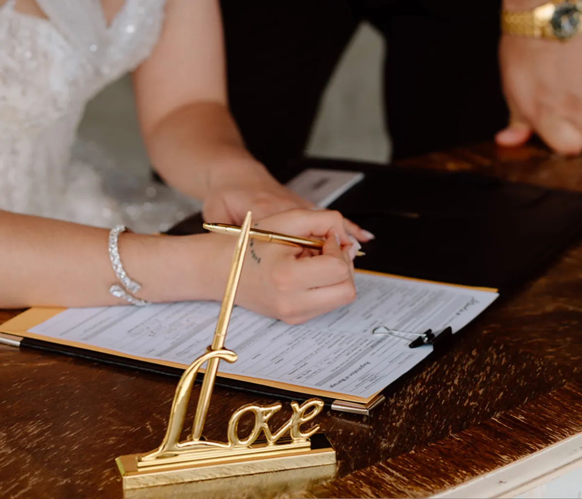Signing the marriage licence